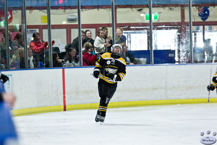 AO_SF2_EaglesvFlyers_0120